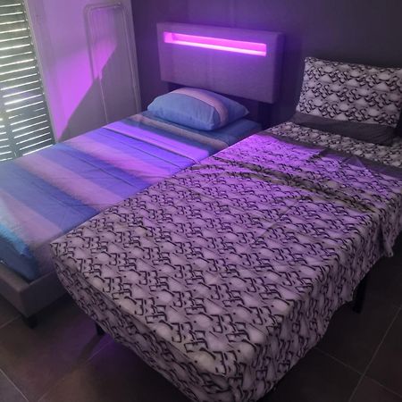 ניס Chambre Privative Renove 2024, Climatisation, Tramway Sur Place , 12 Min Centre, 16 Min Plage, Apercu Lateral Mer, 2 Wc Avec 2 Salle De Bain, Private Room Renovated 2024, Air-Conditioned , Tram On Spot, 2 Toilets And 2 Bathrooms מראה חיצוני תמונה