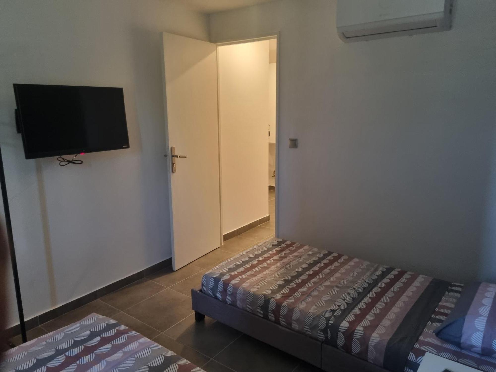 ניס Chambre Privative Renove 2024, Climatisation, Tramway Sur Place , 12 Min Centre, 16 Min Plage, Apercu Lateral Mer, 2 Wc Avec 2 Salle De Bain, Private Room Renovated 2024, Air-Conditioned , Tram On Spot, 2 Toilets And 2 Bathrooms מראה חיצוני תמונה