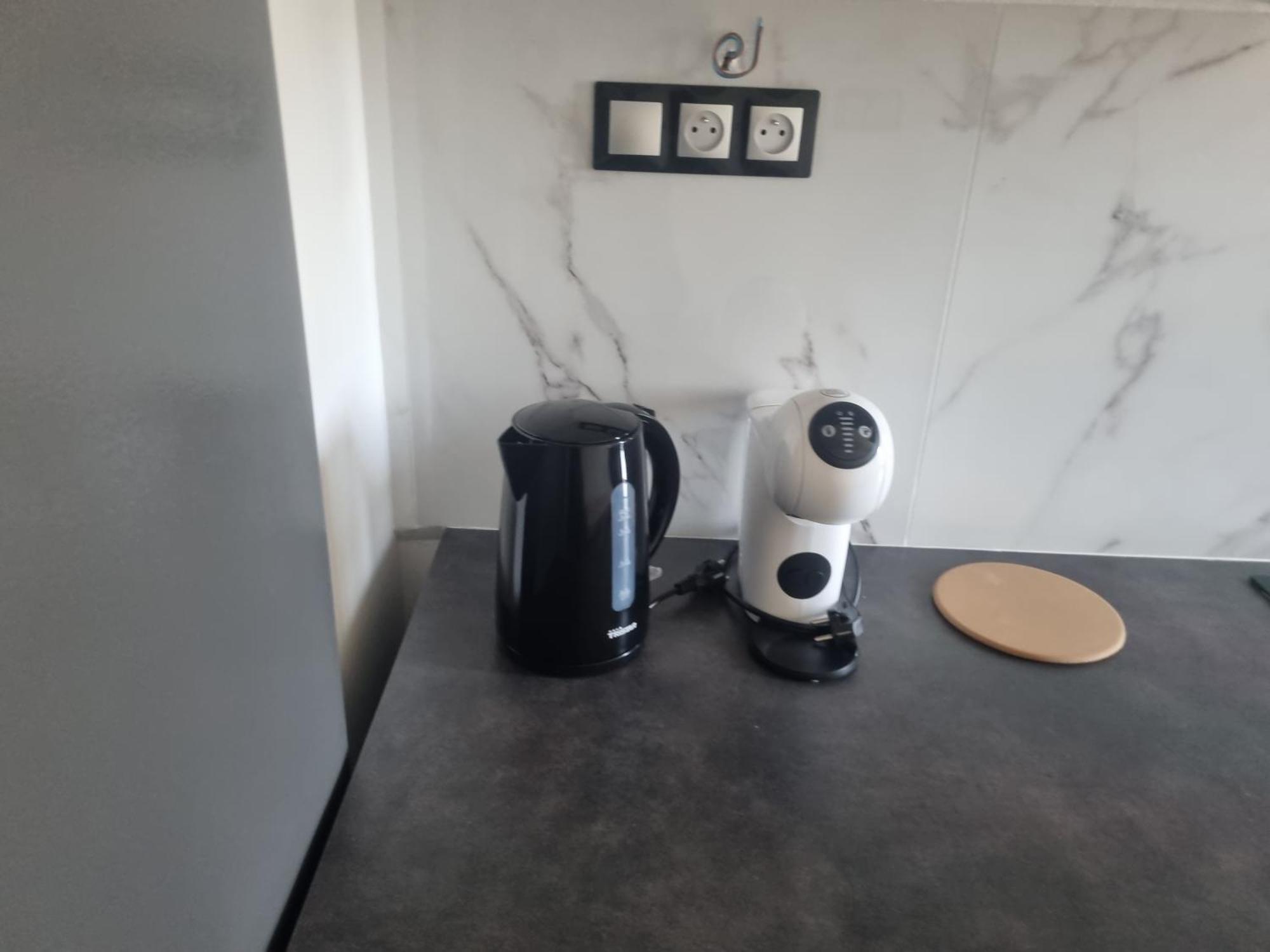 ניס Chambre Privative Renove 2024, Climatisation, Tramway Sur Place , 12 Min Centre, 16 Min Plage, Apercu Lateral Mer, 2 Wc Avec 2 Salle De Bain, Private Room Renovated 2024, Air-Conditioned , Tram On Spot, 2 Toilets And 2 Bathrooms מראה חיצוני תמונה